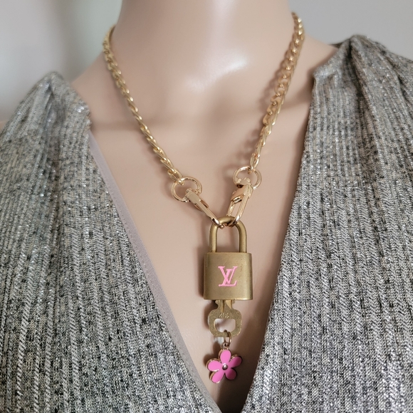 Sale🎉 Authentic Louis Vuitton Padlock with chain - Picture 1 of 6